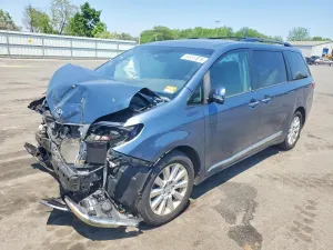 Toyota Sienna 3.5L 6 2015