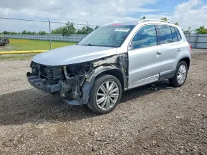 Volkswagen Tiguan 2.0L 4 2013