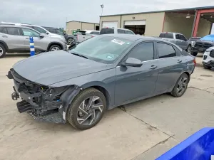 Hyundai Elantra 2.0L 4 2024