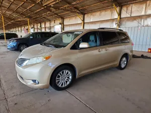 Toyota Sienna 3.5L 6 2013