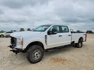 Ford F-250 6.8L 8 2025