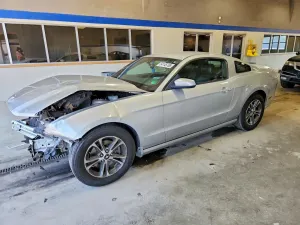Ford Mustang 3.7L 6 2013