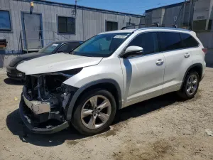 Toyota Highlander 3.5L 6 2016