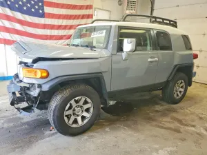 Toyota FJ Cruiser 4.0L 6 2014