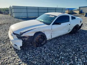 Ford Mustang 3.7L 6 2014