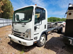 Isuzu NPR 6.6L 8 2023