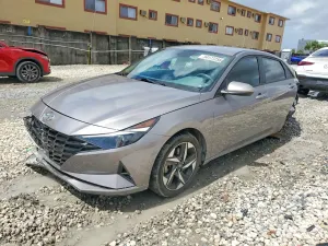 Hyundai Elantra 2.0L 4 2023