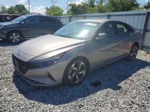 Hyundai Elantra 2.0L 4 2023