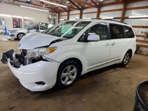 Toyota Sienna 3.5L 6 2014