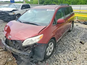 Toyota Sienna 3.5L 6 2016