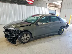 Hyundai Elantra 2.0L 4 2025
