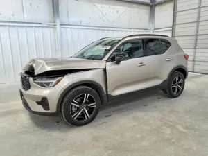 Volvo XC40 2.0L 4 2024