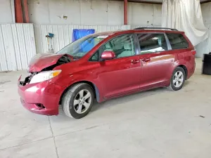 Toyota Sienna 3.5L 6 2015