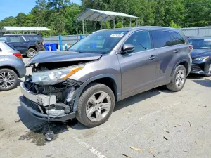 Toyota Highlander 3.5L 6 2015