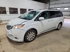 Toyota Sienna 3.5L 6 2015