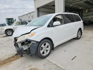 Toyota Sienna 3.5L 6 2017