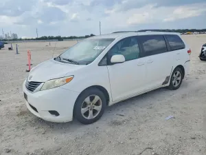 Toyota Sienna 3.5L 6 2011