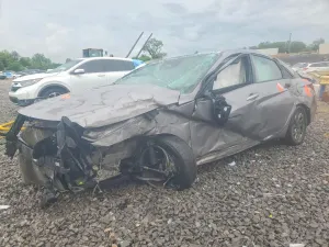 Hyundai Elantra 2.0L 4 2024