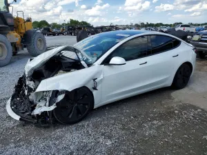 Tesla Model 3 2025