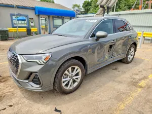 Audi Q3 2.0L 4 2025