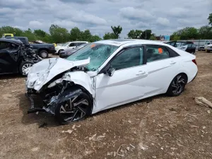 Hyundai Elantra 2.0L 4 2025