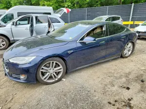 Tesla Model S 2015