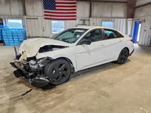 Hyundai Elantra 2.0L 4 2026
