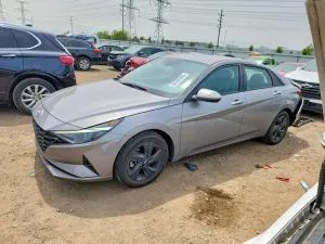 Hyundai Elantra 2.0L 4 2022
