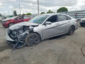 Hyundai Elantra 2.0L 4 2021