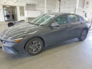 Hyundai Elantra 2.0L 4 2024