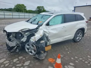Toyota Highlander 3.5L 6 2015