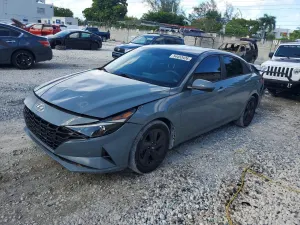 Hyundai Elantra 2.0L 4 2021