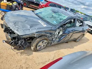 Hyundai Elantra 2.0L 4 2025