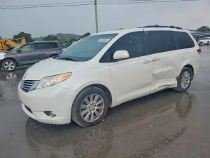 Toyota Sienna 3.5L 6 2012