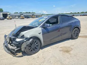 Tesla Model Y 2025