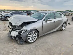 Lexus IS 2.0L 4 2021