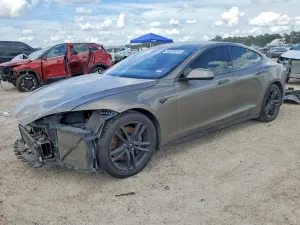 Tesla Model S 2015