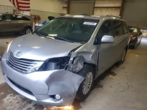 Toyota Sienna 3.5L 6 2017