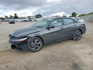 Hyundai Elantra 2.0L 4 2025