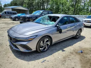 Hyundai Elantra 2.0L 4 2025