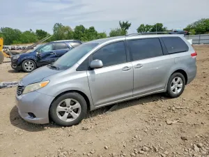 Toyota Sienna 3.5L 6 2012