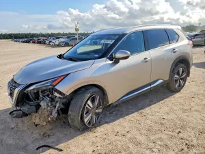 Nissan Rogue 2.5L 4 2021