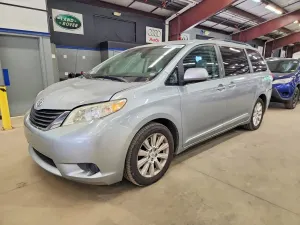 Toyota Sienna 3.5L 6 2011