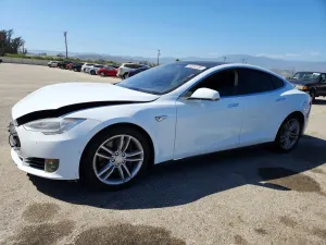Tesla Model S 2015
