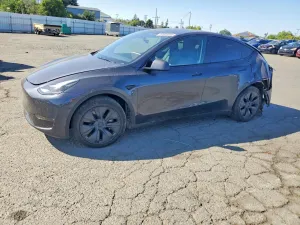 Tesla Model Y 2025