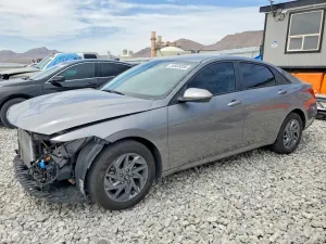Hyundai Elantra 2.0L 4 2024