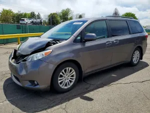Toyota Sienna 3.5L 6 2015