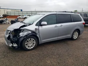 Toyota Sienna 3.5L 6 2016