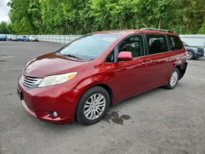 Toyota Sienna 3.5L 6 2016