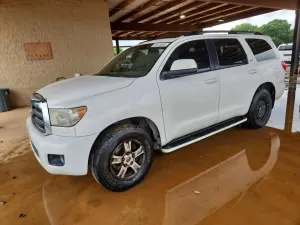 Toyota Sequoia 5.7L 8 2010